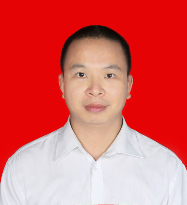 东莞光明眼科医院副主任医师刘祥开。